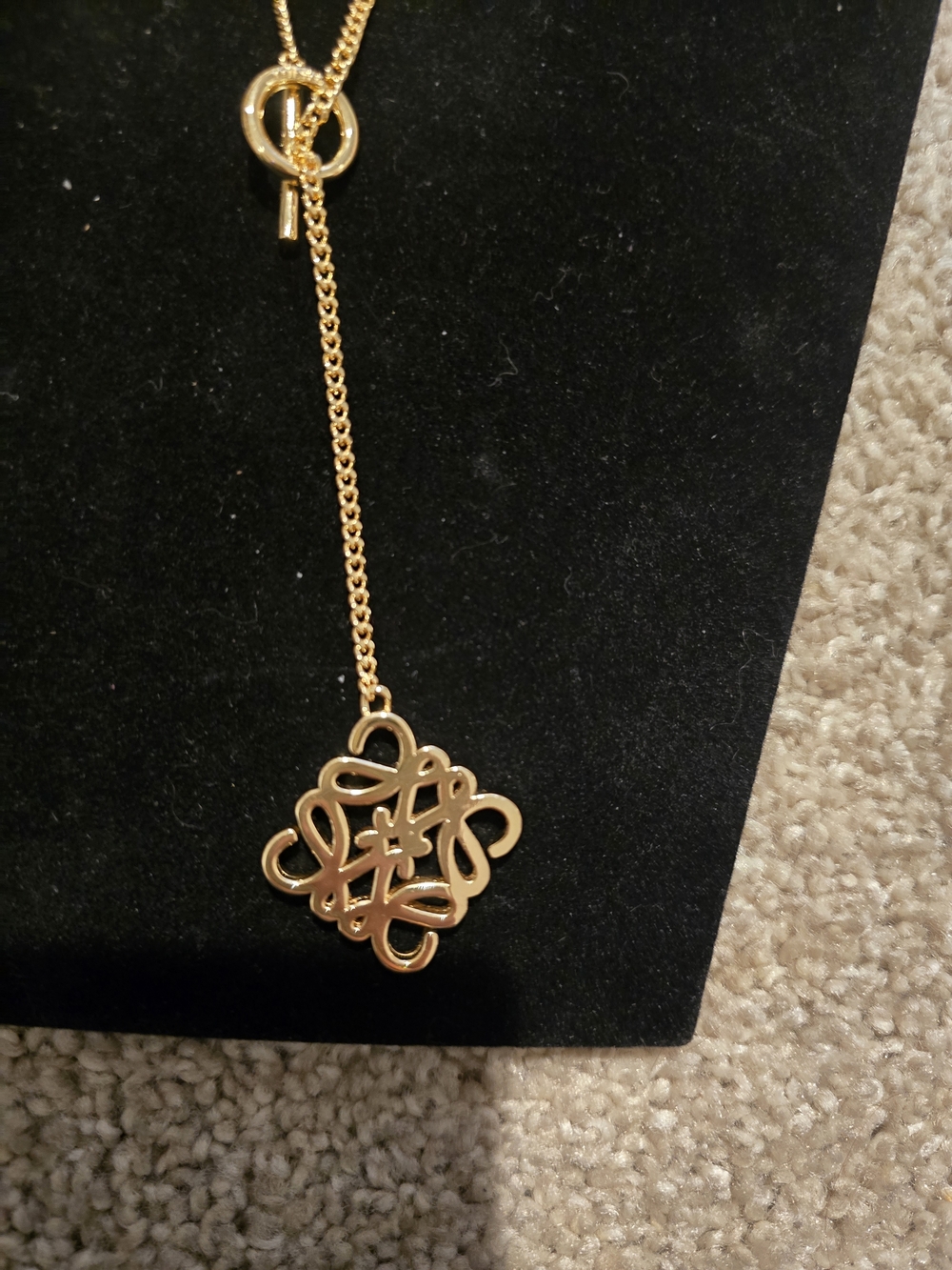 18kgp Loewe Gold-Tone Women's Lariat Necklace with Filigree Pendant - Picture 3 of 8